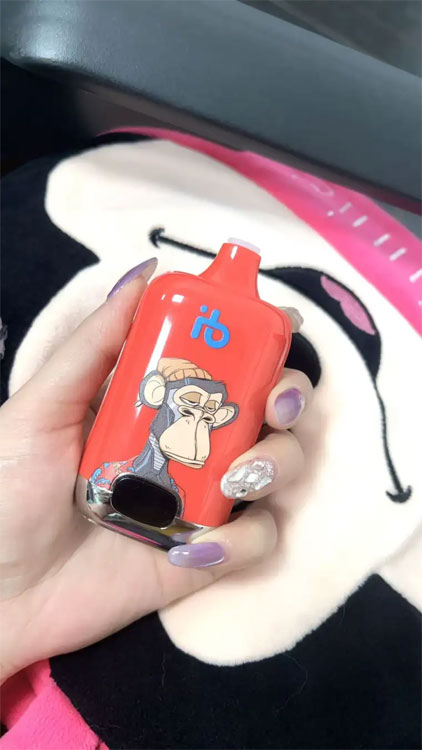 Elfenbein e Zigarette: Wie man stilvoll raucht